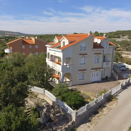 Vila Kraljica * Krk Town